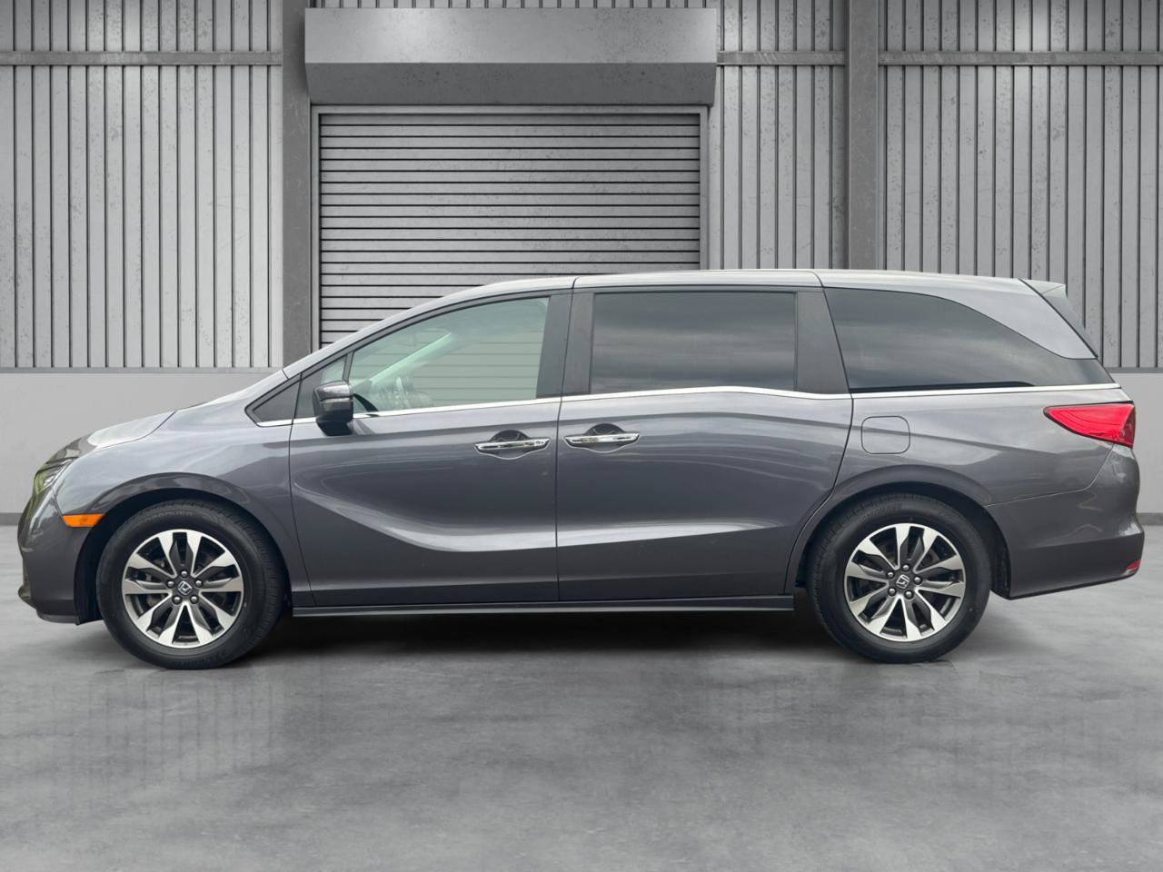 Used 2023 Honda Odyssey EX-L image 2
