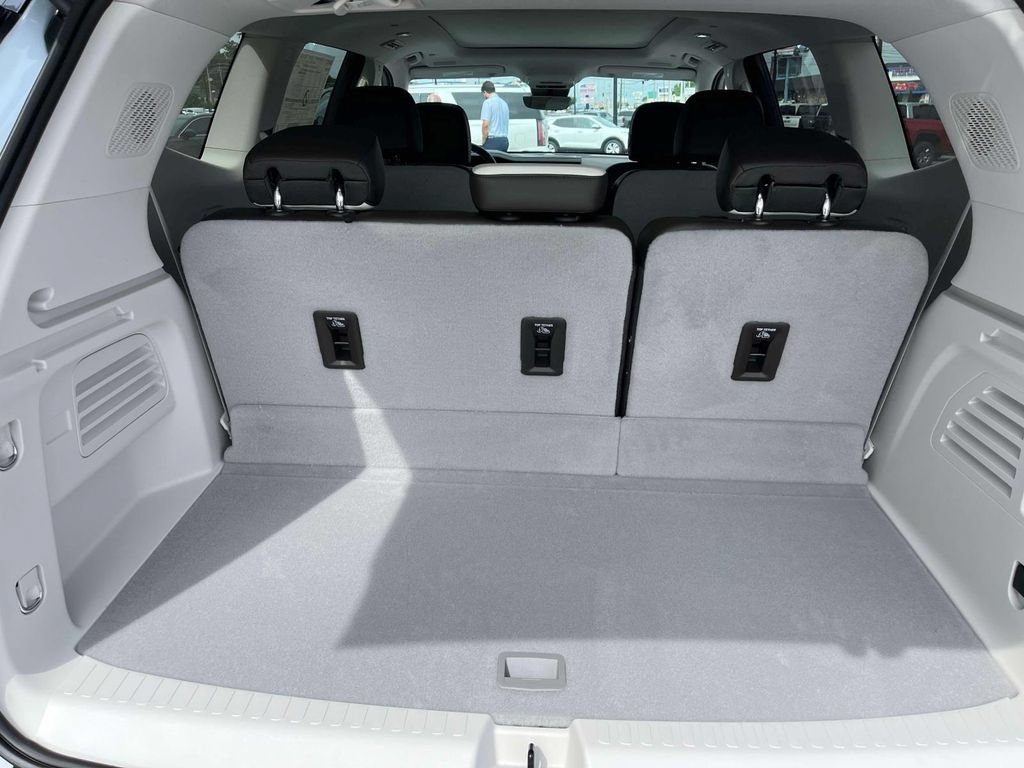New 2026 GMC Acadia Denali w/ Super Cruise Package FWD image 18