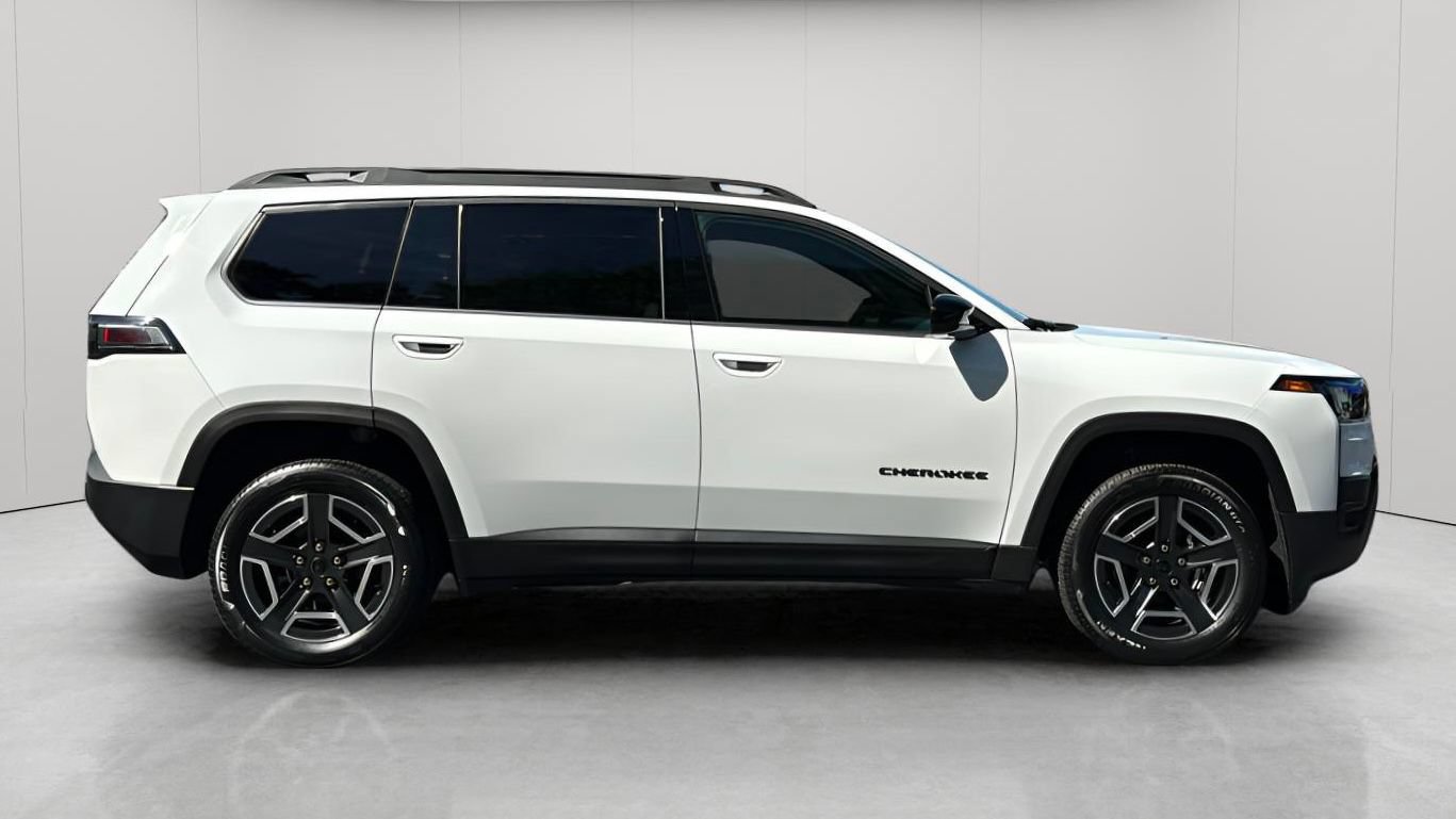 New 2026 Jeep Cherokee Laredo AWD/4WD image 3