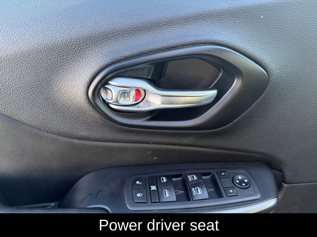 Used 2021 Jeep Cherokee Latitude Lux w/ Comfort/Convenience Group image 14