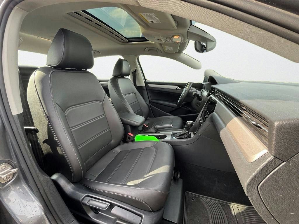 Used 2022 Volkswagen Passat 2.0T SE FWD image 12