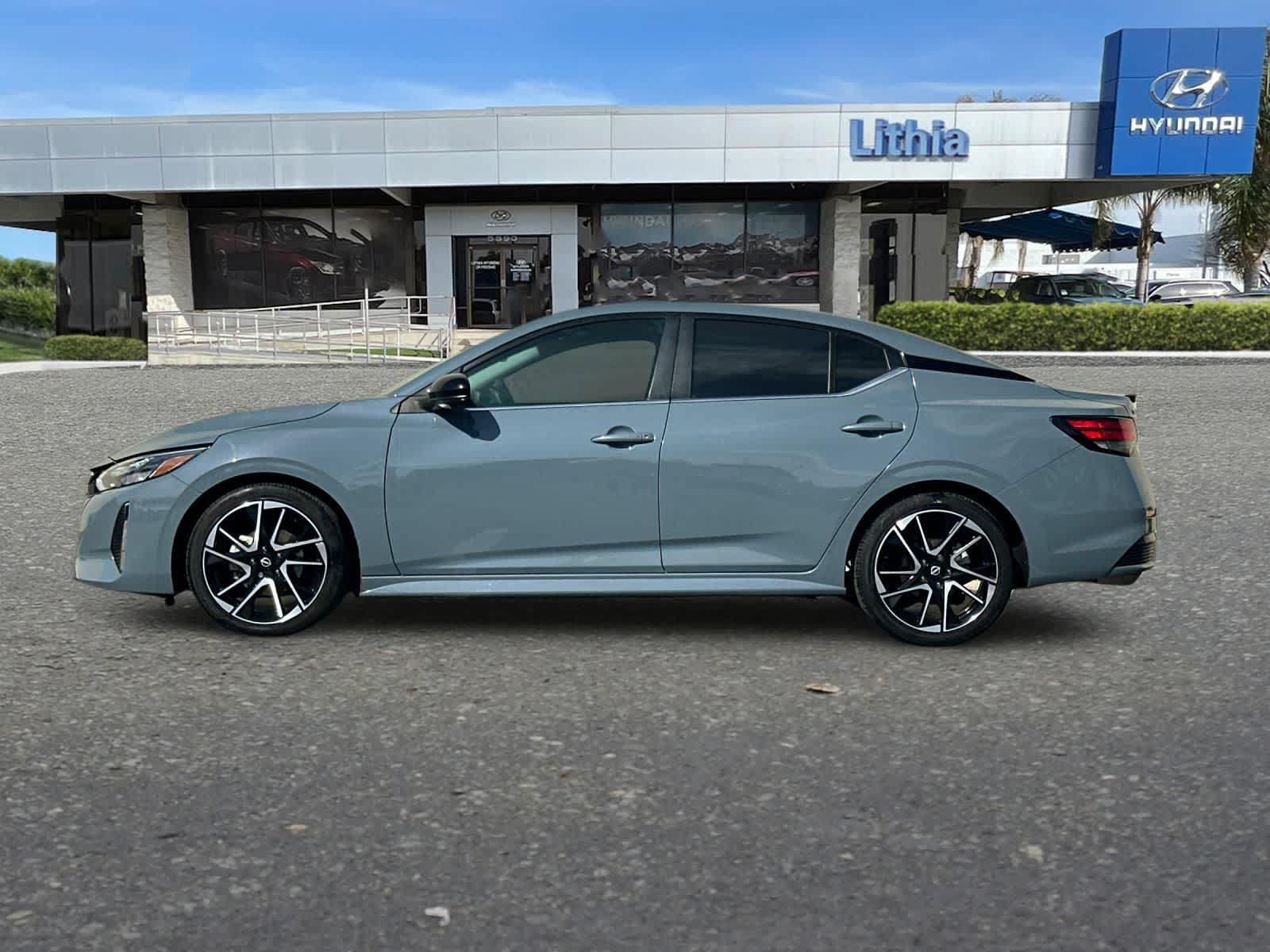 Used 2024 Nissan Sentra SR w/ SR Premium Package FWD image 6