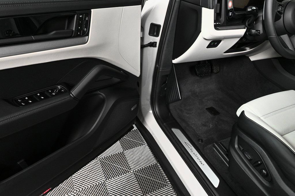 New 2026 Porsche Cayenne image 8
