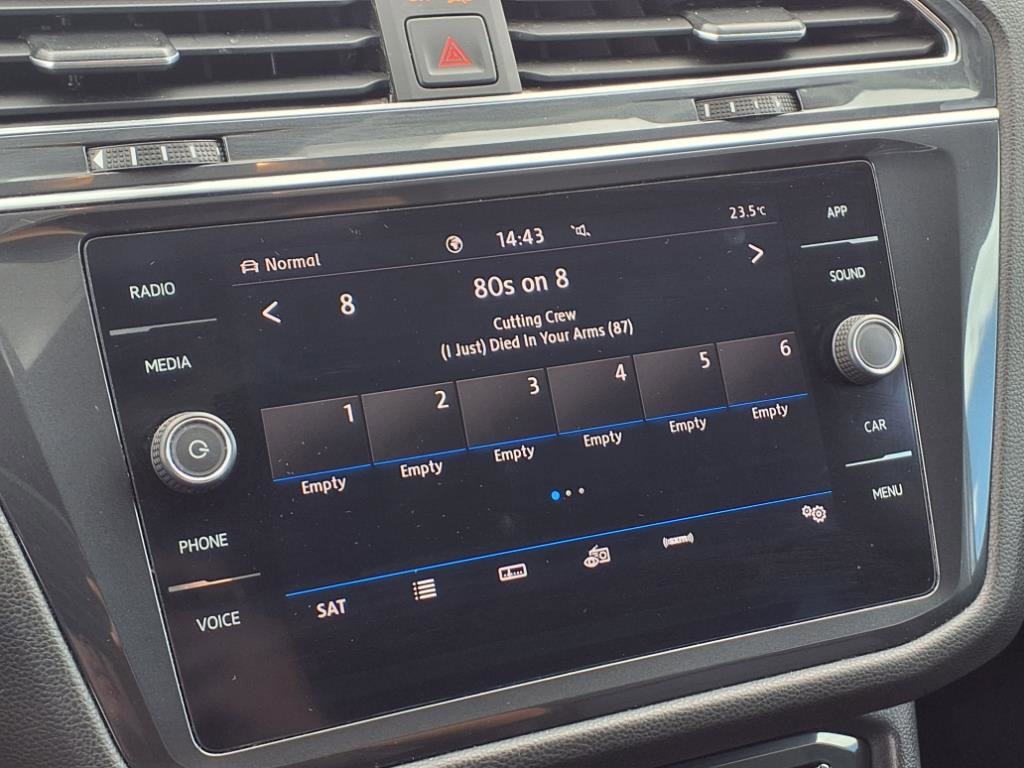 Used 2020 Volkswagen Tiguan SE image 15