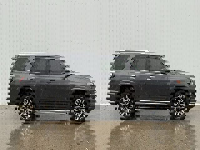 Used 2018 Toyota 4Runner Limited AWD/4WD image 3