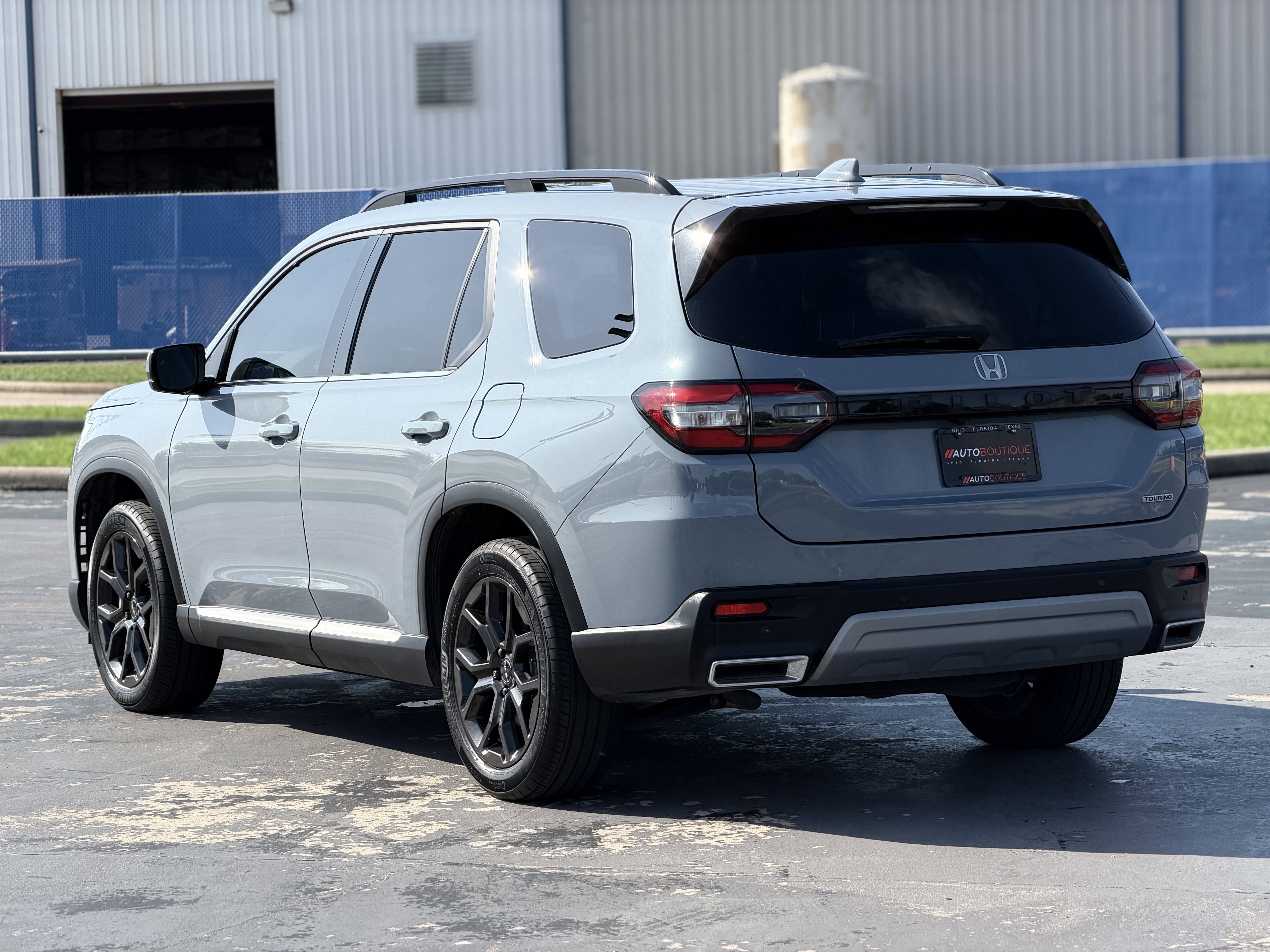 Used 2025 Honda Pilot Touring image 9