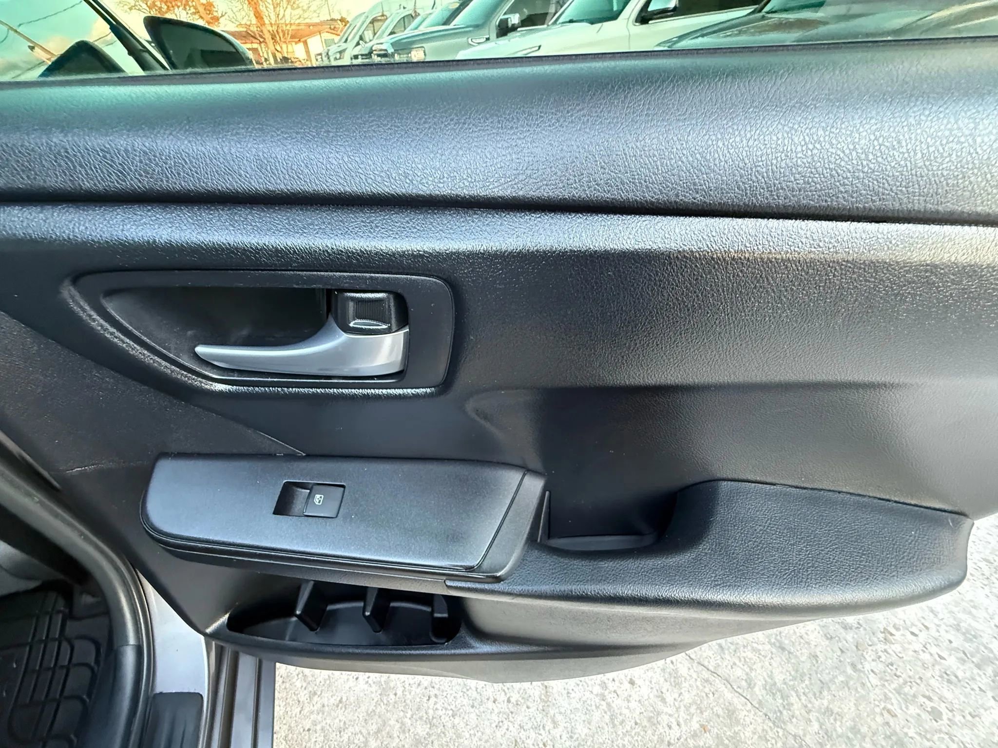 Used 2015 Toyota Camry SE FWD image 21