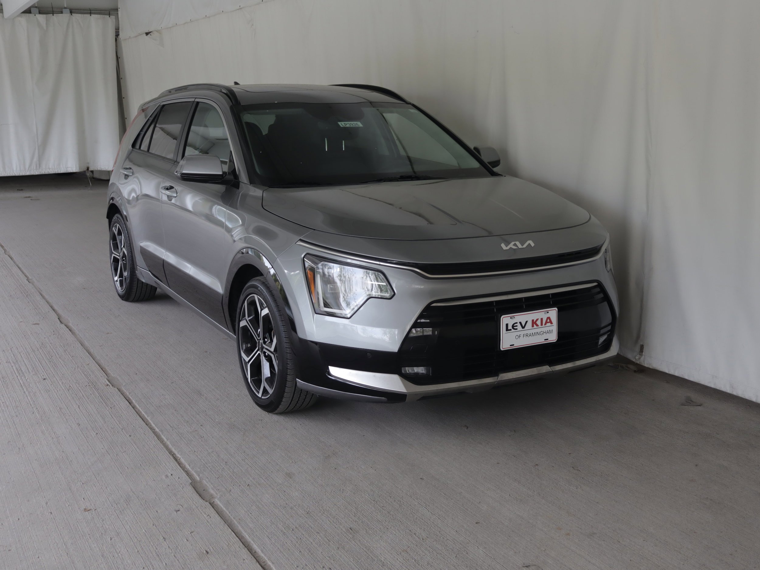 Used 2024 Kia Niro SX Touring FWD video 1