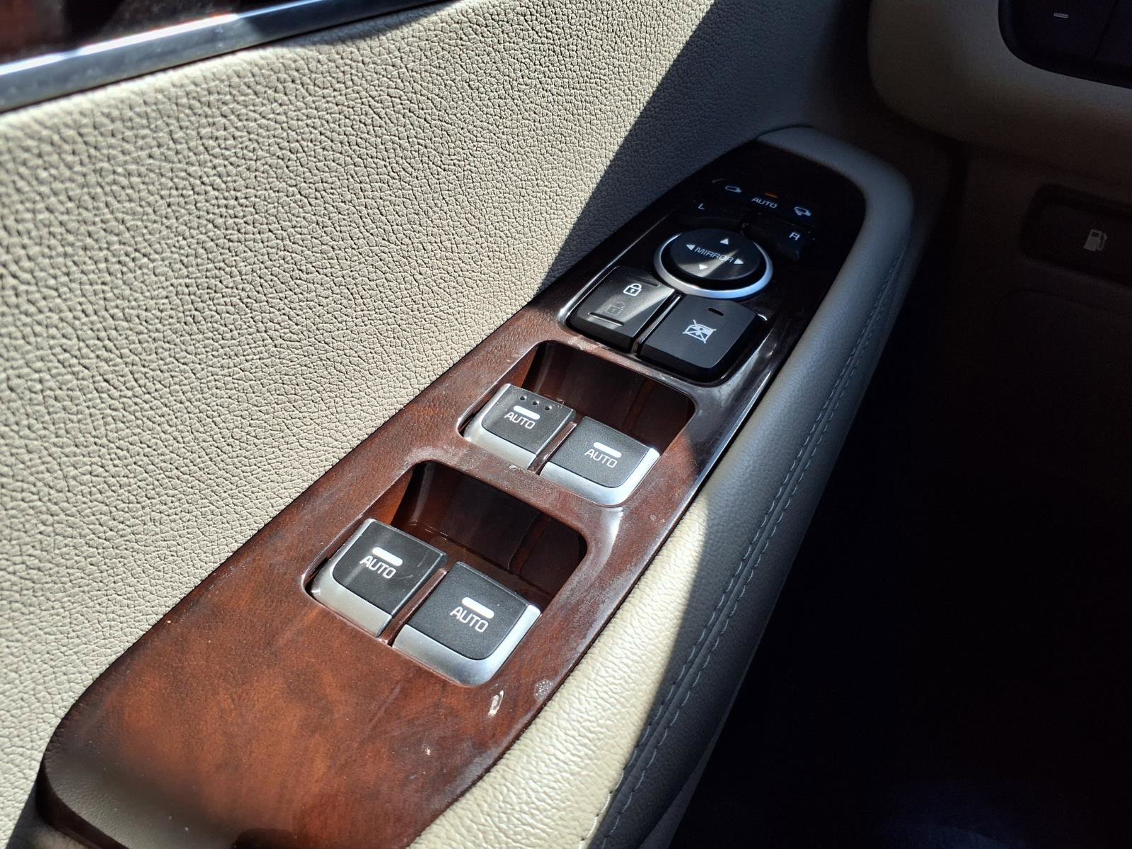 Used 2016 Kia Sorento EX w/ EX Touring Package image 11