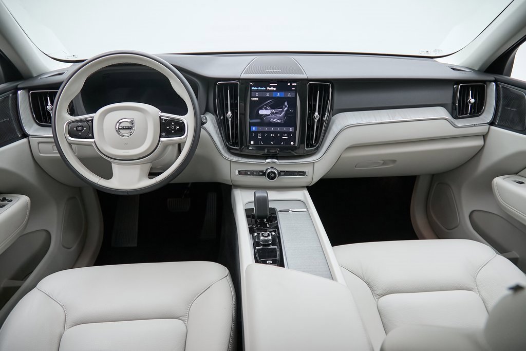 Certified 2025 Volvo XC60 B5 Plus w/ Protection Package Premier image 20