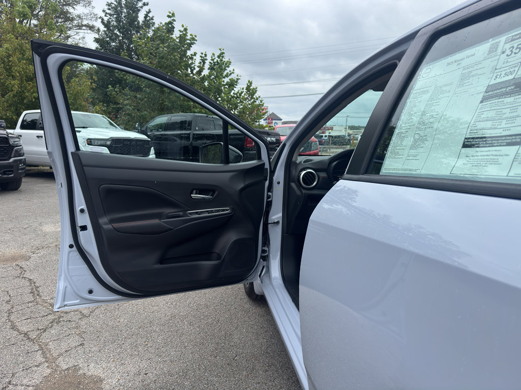 New 2025 Nissan Versa SR w/ Trunk Package image 18