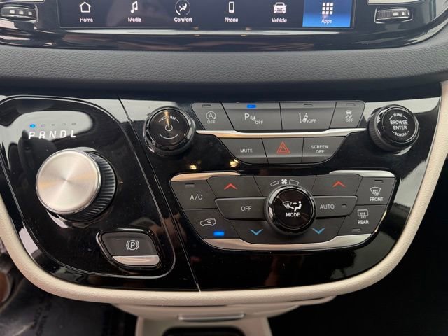 Used 2024 Chrysler Pacifica Touring-L FWD image 25
