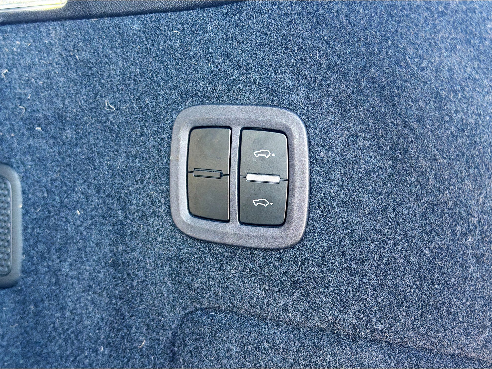 Used 2023 Porsche Cayenne Platinum Edition image 45