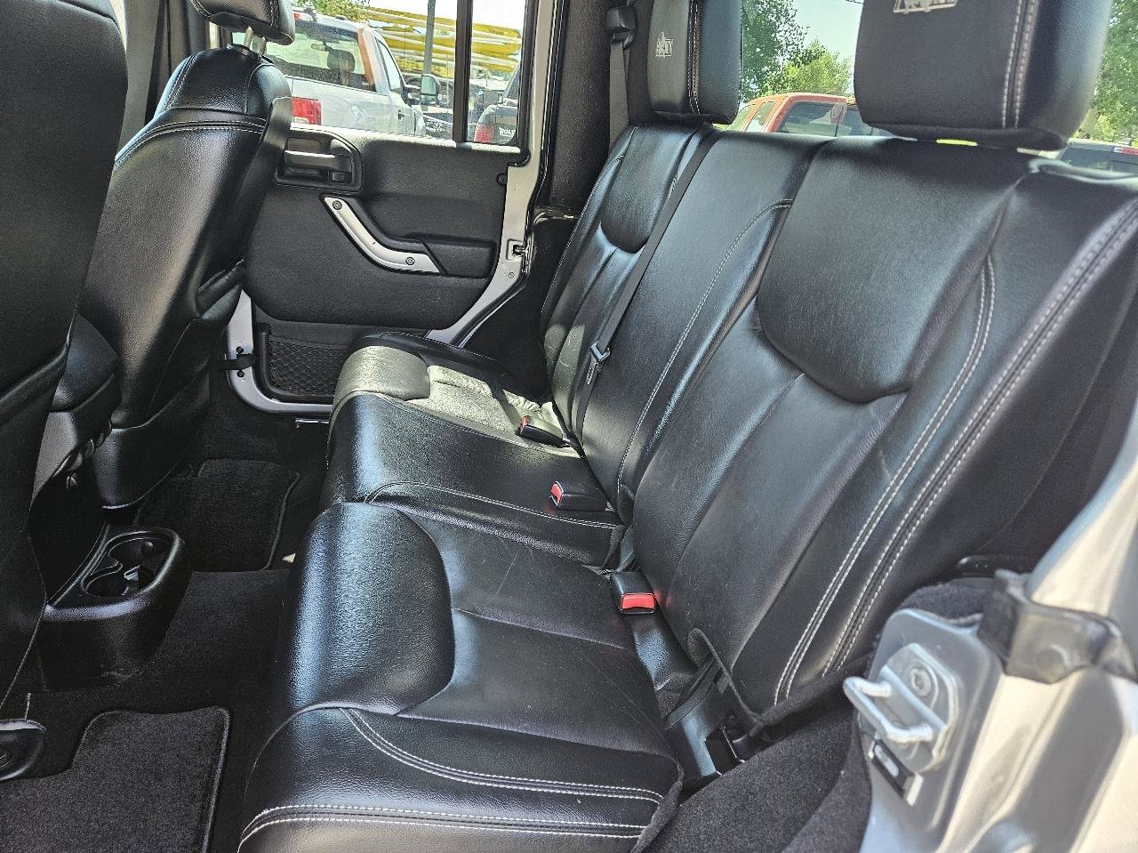 Used 2014 Jeep Wrangler Unlimited Rubicon w/ Connectivity Group AWD/4WD image 14
