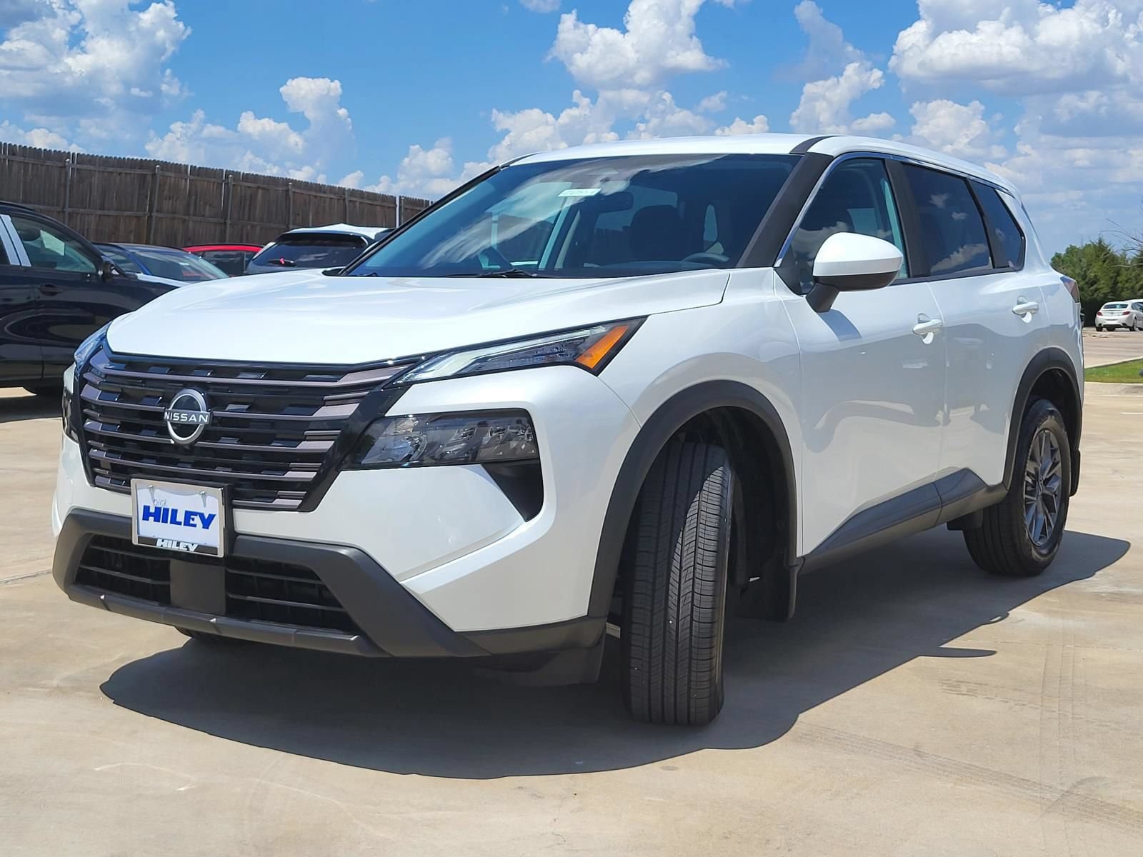 Used 2026 Nissan Rogue SV FWD image 2