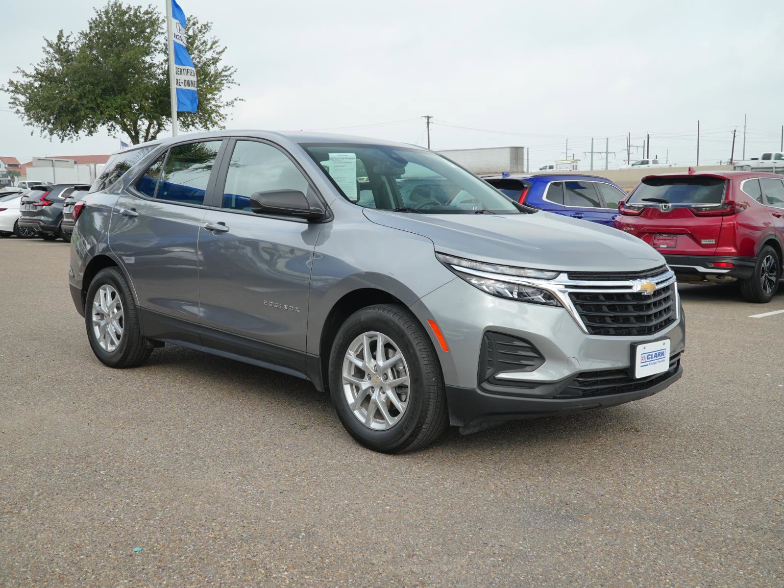 Used 2023 Chevrolet Equinox LS FWD image 3