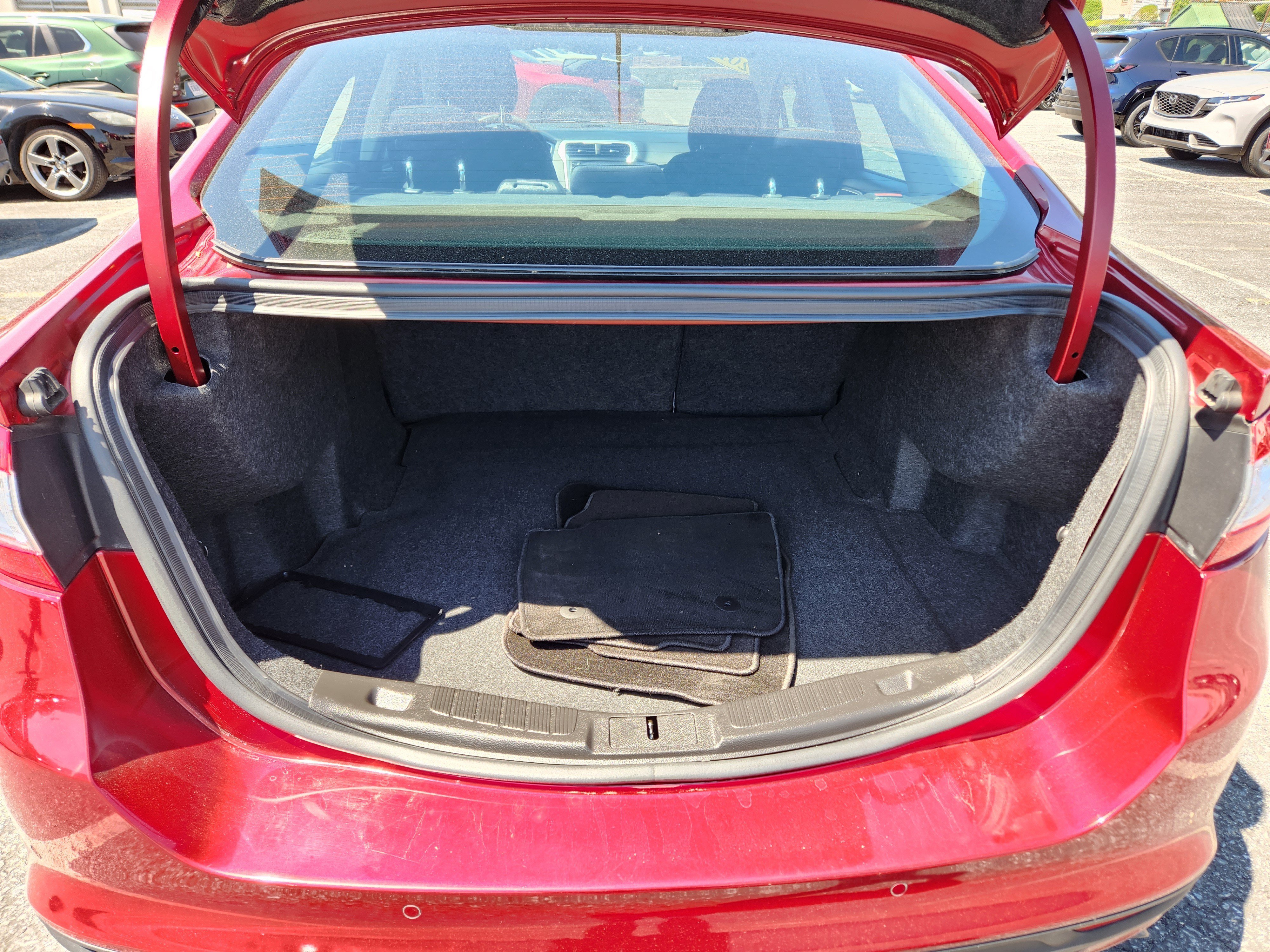 Used 2014 Ford Fusion SE FWD image 8