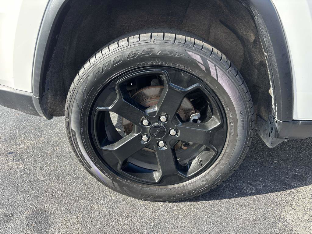 Used 2019 Jeep Grand Cherokee Laredo image 31