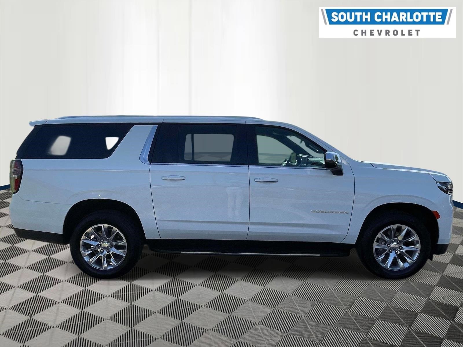 Used 2023 Chevrolet Suburban Premier AWD/4WD image 4