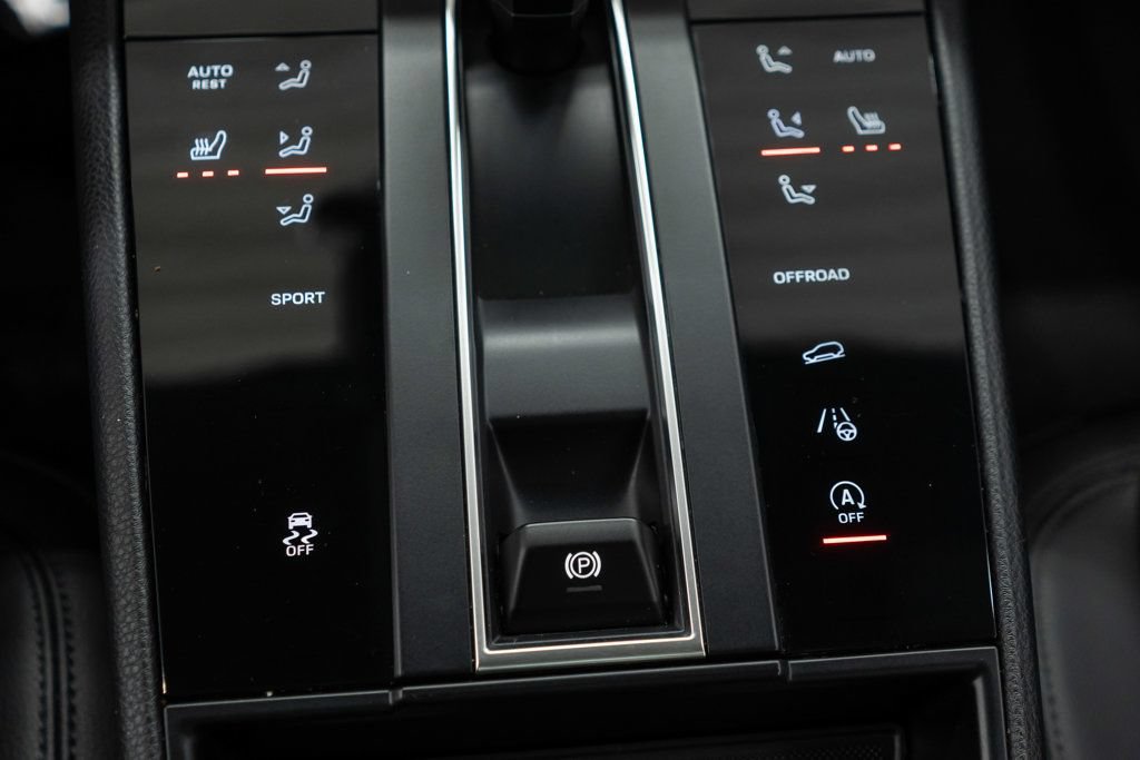 Used 2024 Porsche Macan AWD/4WD image 26