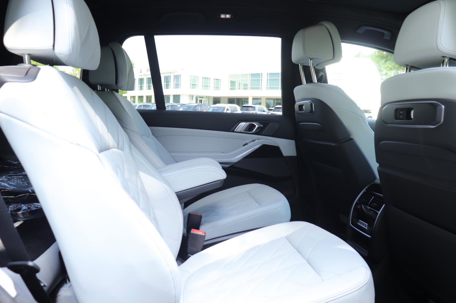 New 2026 BMW X7 xDrive40i w/ Premium Package image 24