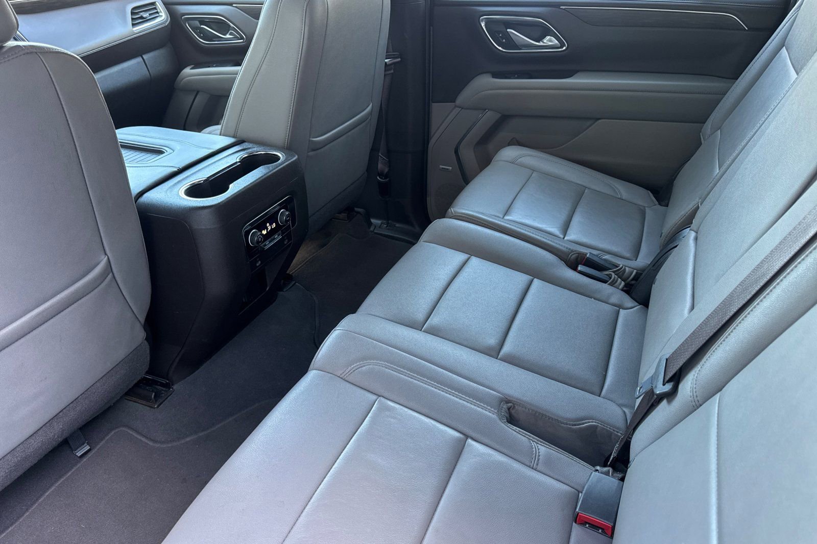 Used 2024 Chevrolet Suburban LT image 15