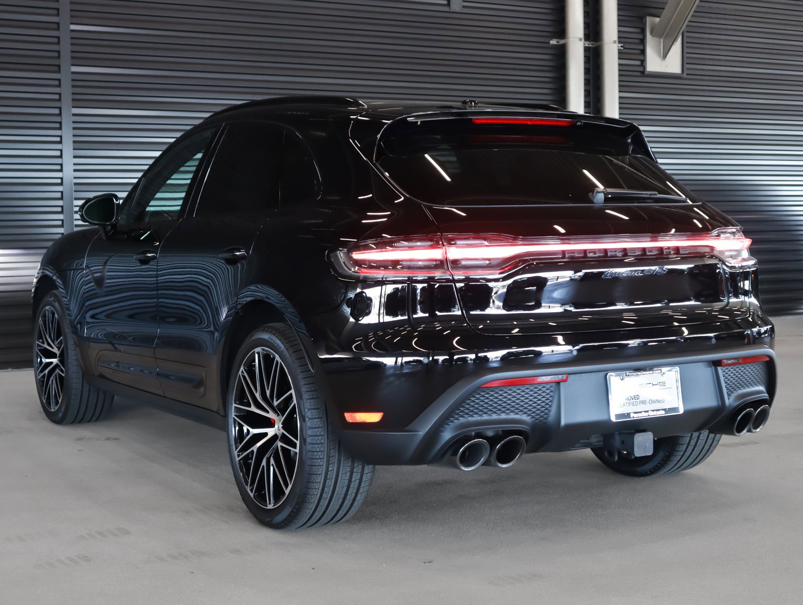 Certified 2025 Porsche Macan GTS image 3