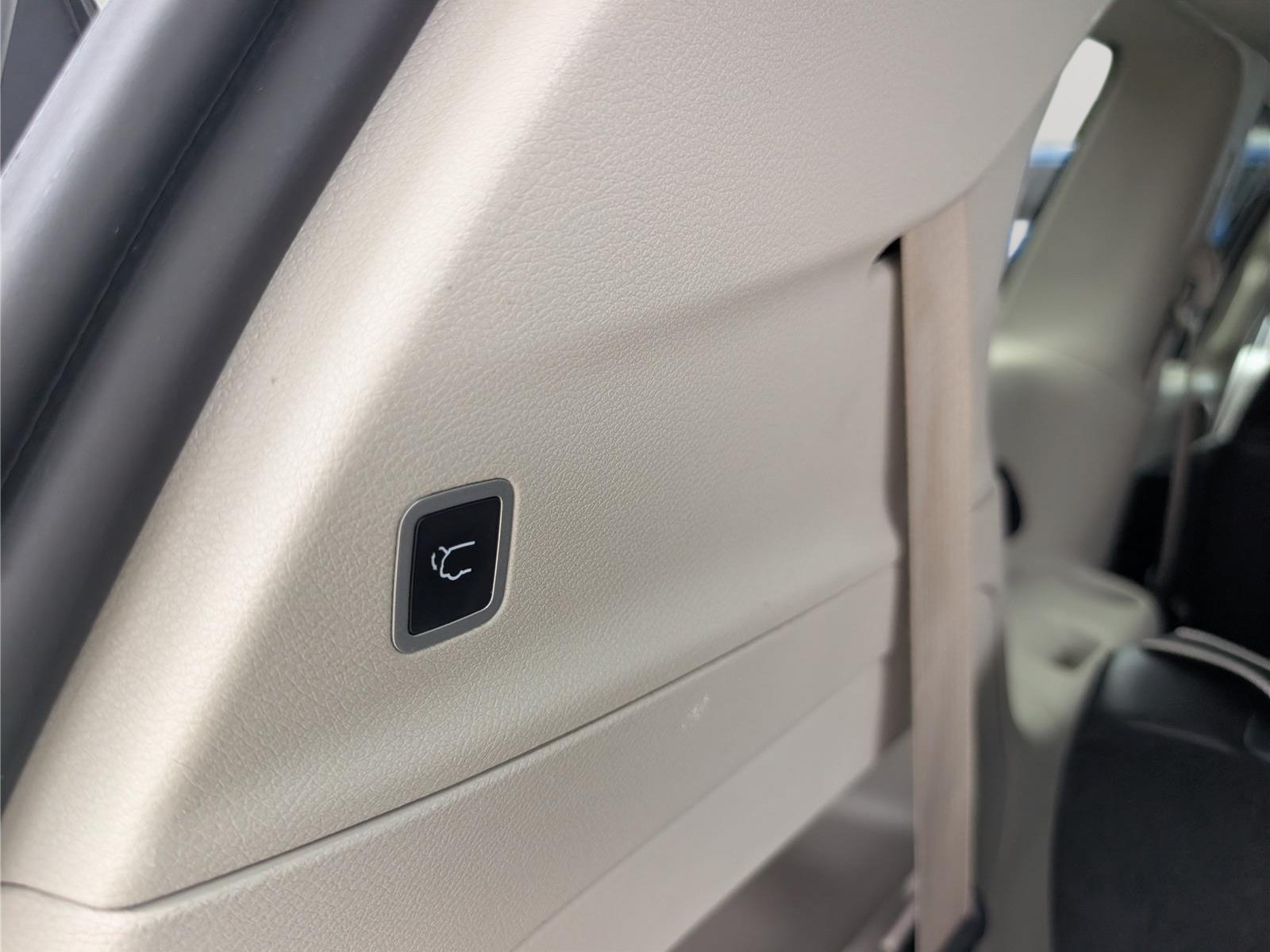 Used 2023 Chrysler Pacifica Touring-L FWD image 14