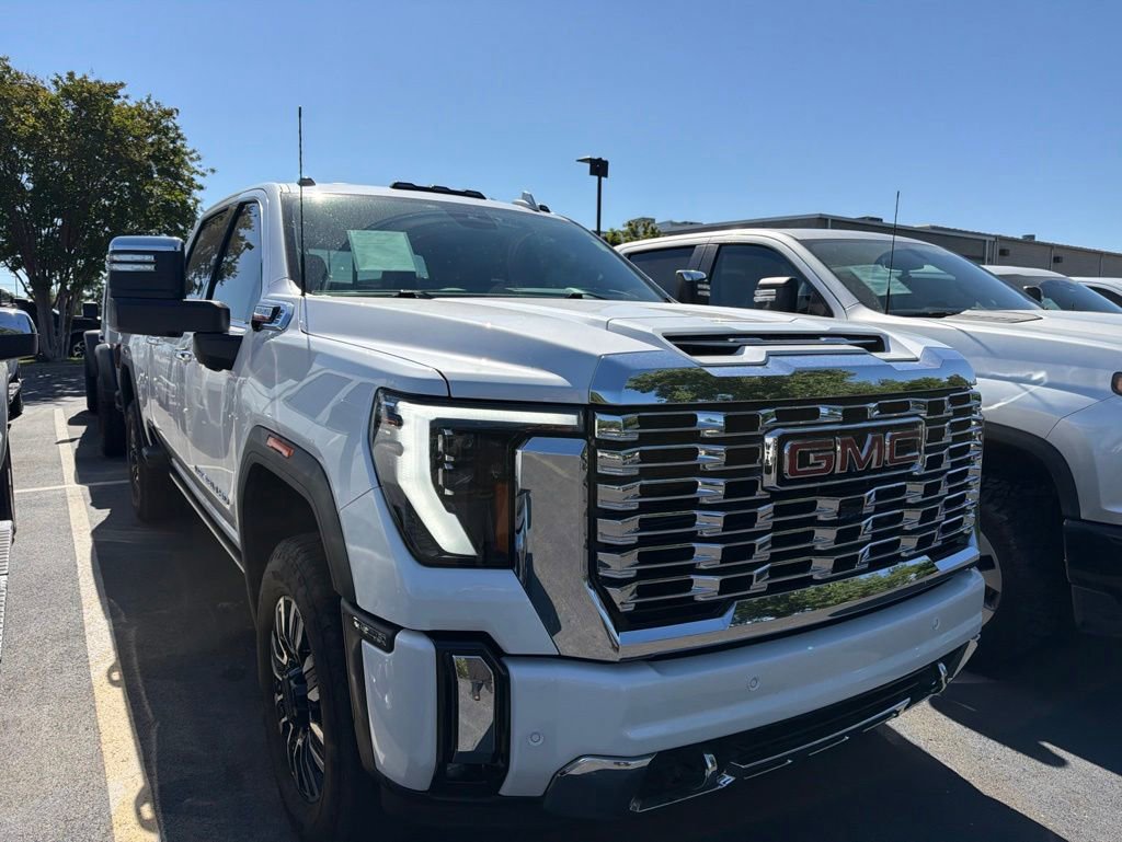 Used 2024 GMC Sierra 3500 Denali w/ Denali Reserve Package AWD/4WD image 2