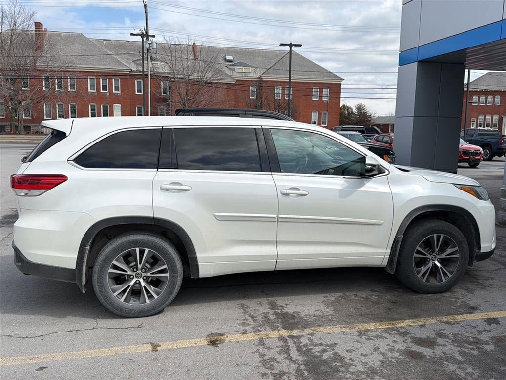 Used 2018 Toyota Highlander LE w/ Protection Package #3 AWD/4WD image 8