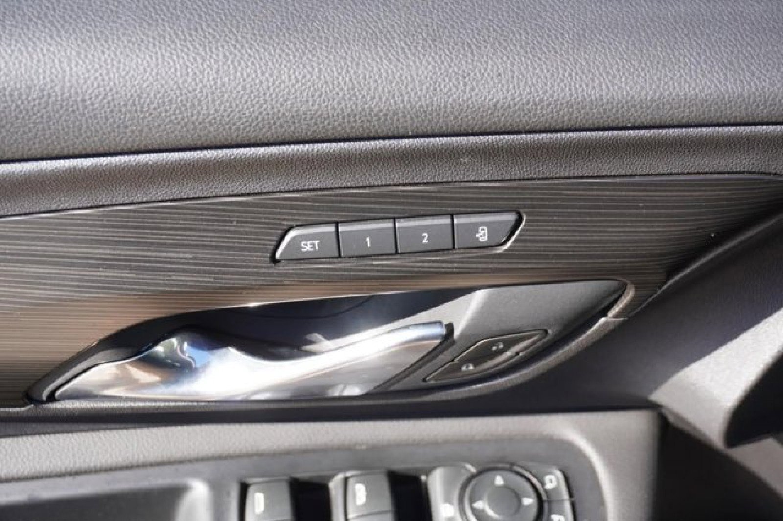 Used 2021 GMC Terrain SLT w/ Infotainment Package II image 19