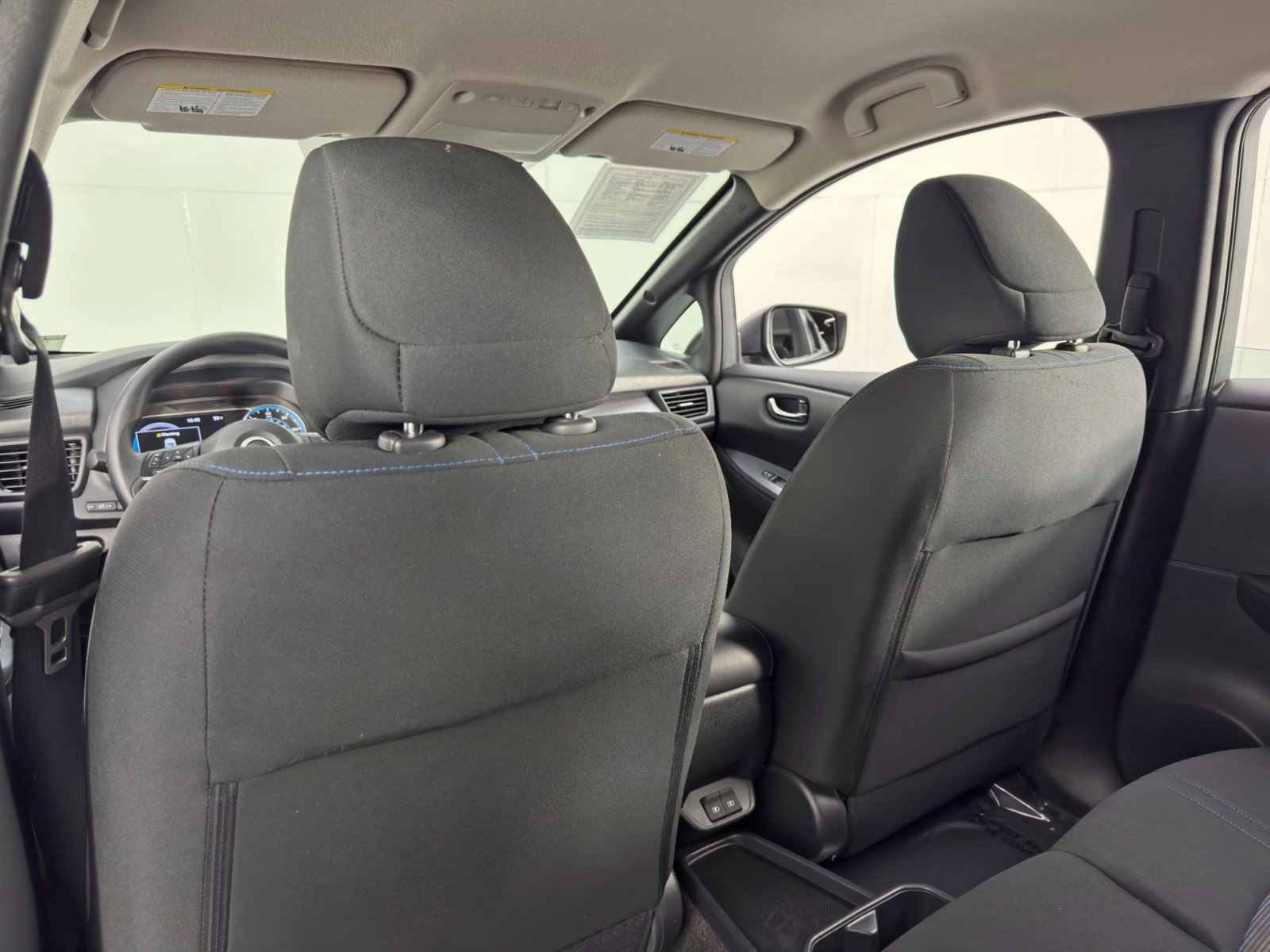 Used 2025 Nissan Leaf S image 28