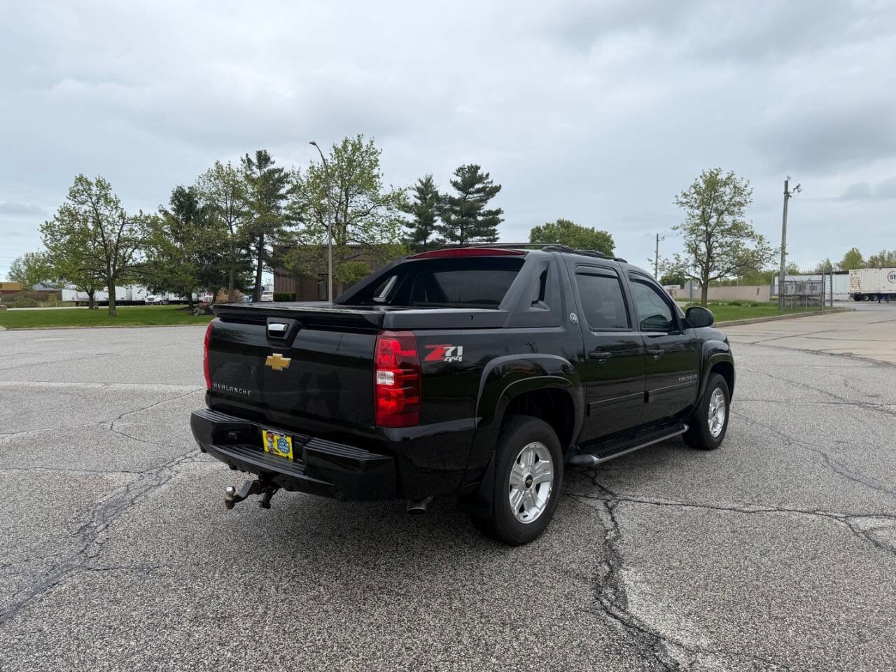 Used 2013 Chevrolet Avalanche LT w/ Suspension Package, Off-Road AWD/4WD image 4