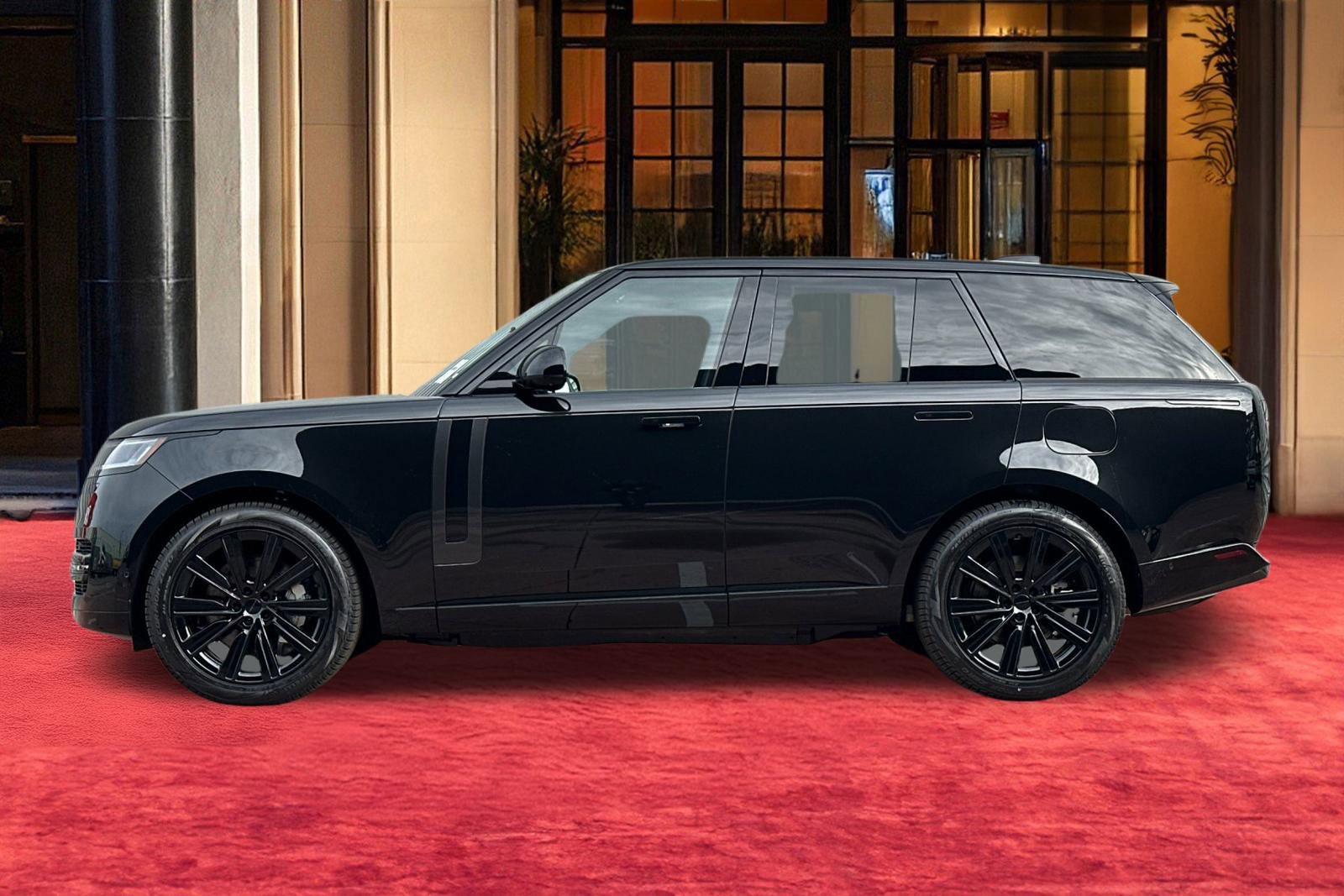 New 2026 Land Rover Range Rover SE image 3
