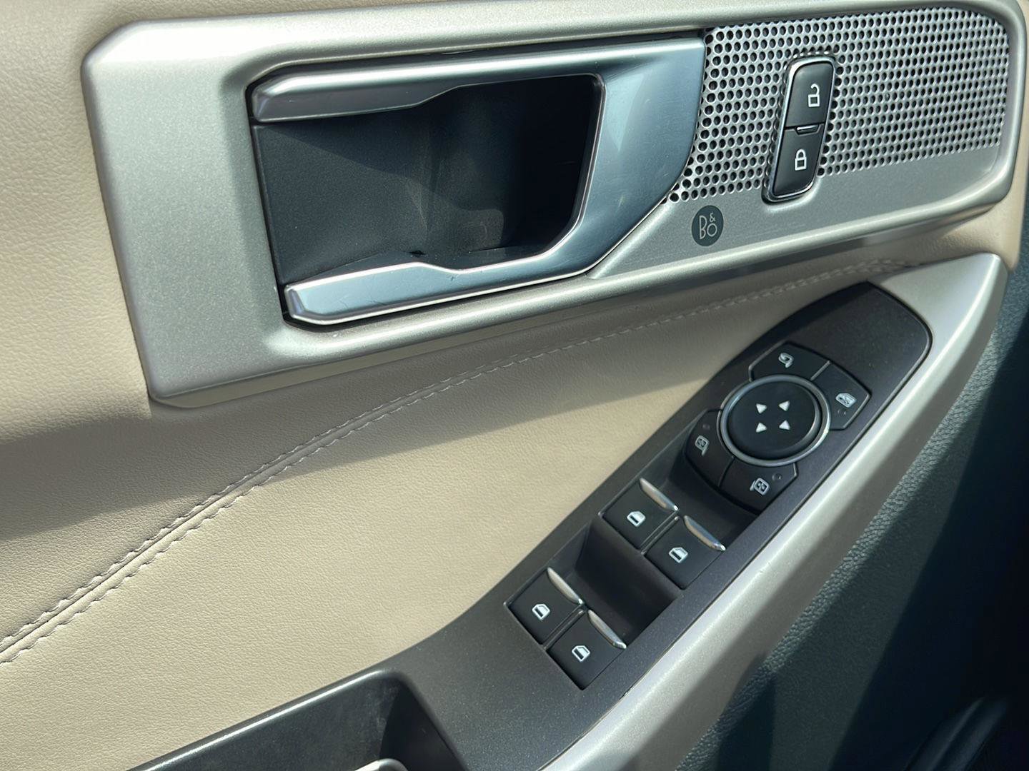 Used 2023 Ford Explorer Limited image 13