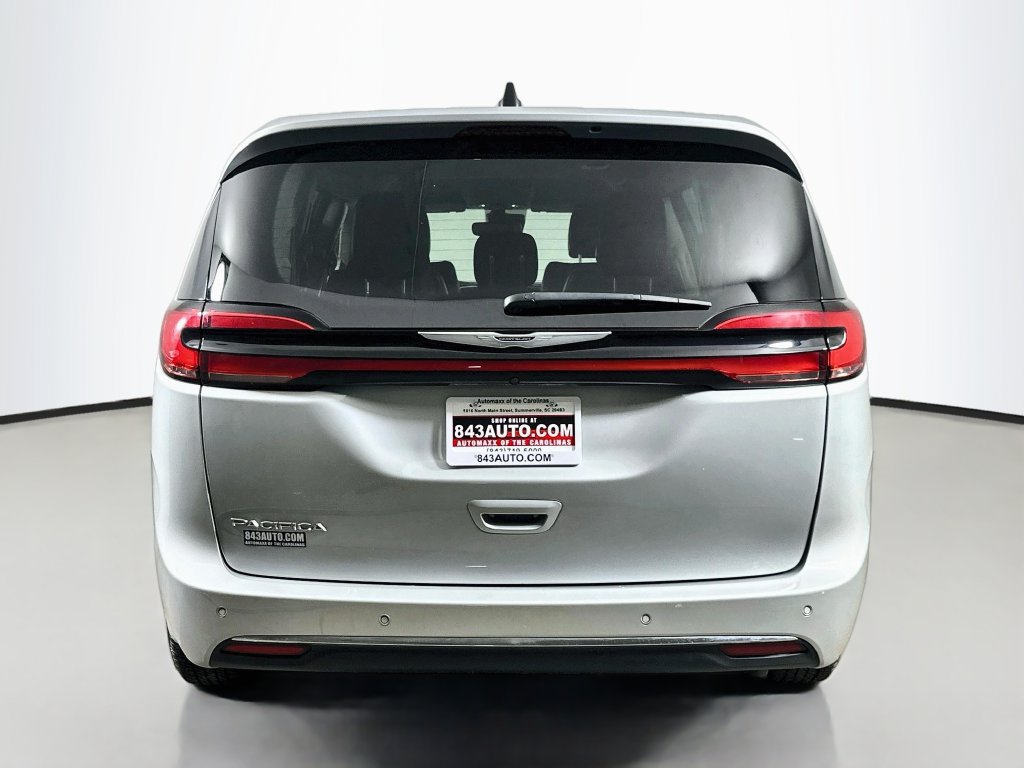 Used 2024 Chrysler Pacifica Touring-L FWD image 6
