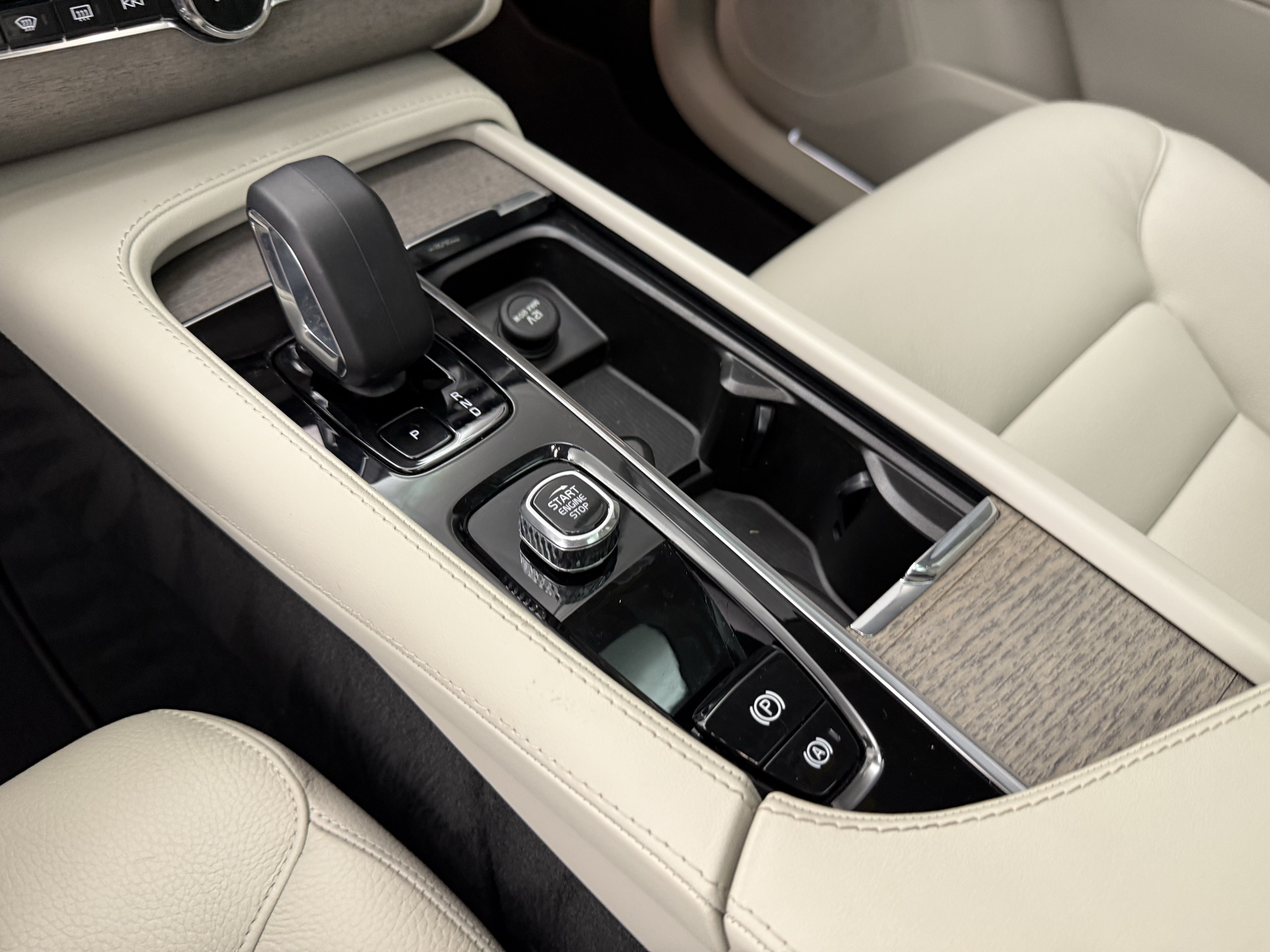 Certified 2023 Volvo XC90 B6 Plus w/ Protection Package Premier AWD/4WD image 19