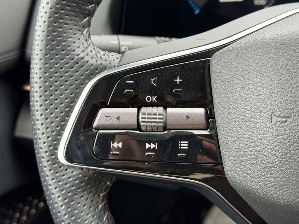 Certified 2024 Nissan Ariya FWD image 21