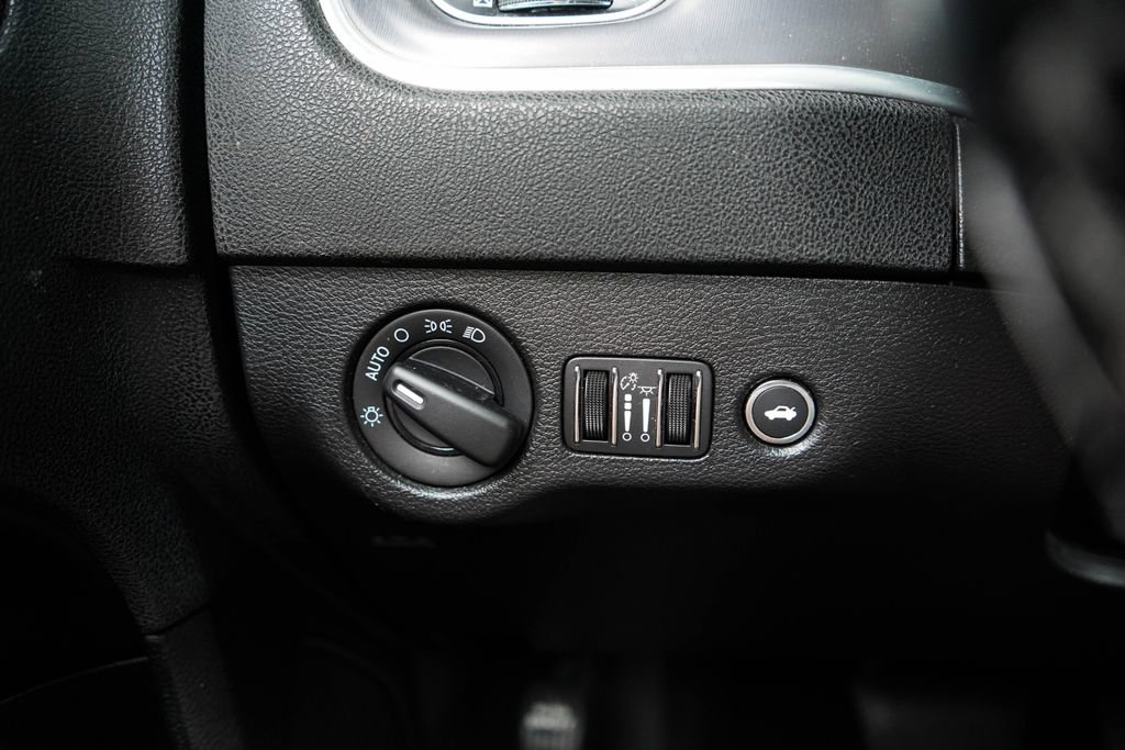 Used 2021 Dodge Charger SXT w/ Leather Interior Group RWD image 30