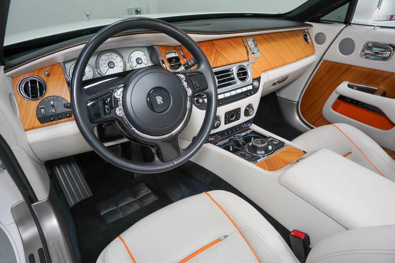 Used 2017 Rolls-Royce Dawn RWD image 10