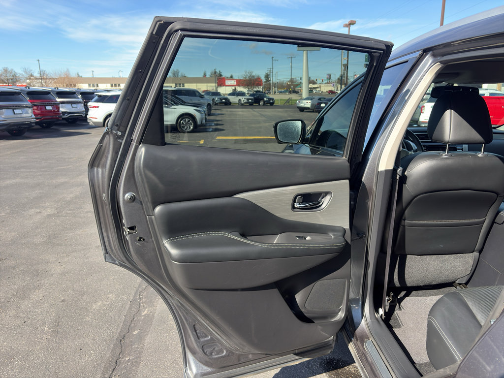 Used 2016 Nissan Murano Platinum w/ Platinum Technology Package image 14