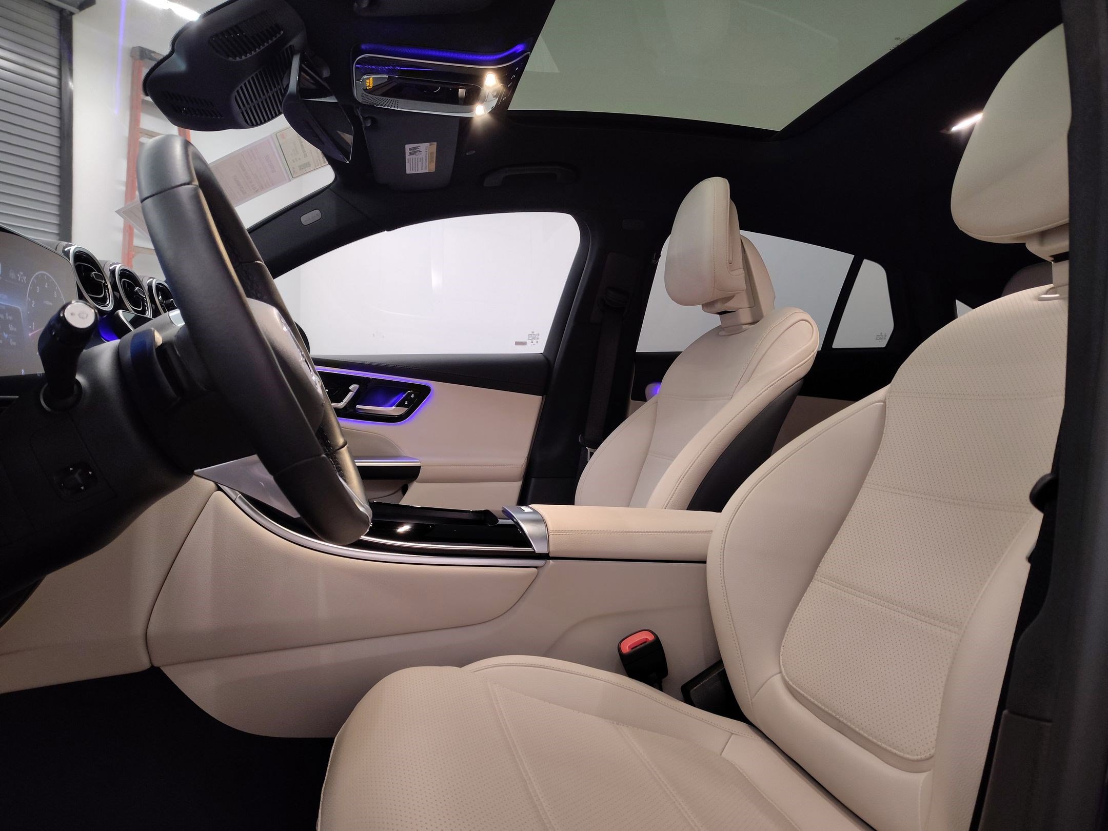 Used 2024 Mercedes-Benz GLC 300 4MATIC image 5