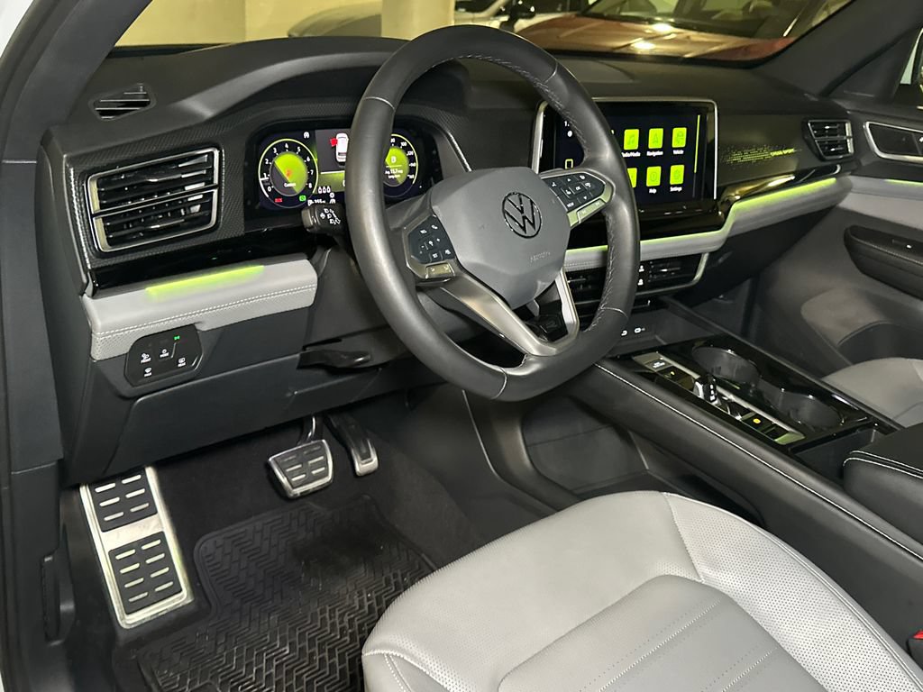 Used 2024 Volkswagen Atlas Cross Sport SEL R-Line AWD/4WD image 16