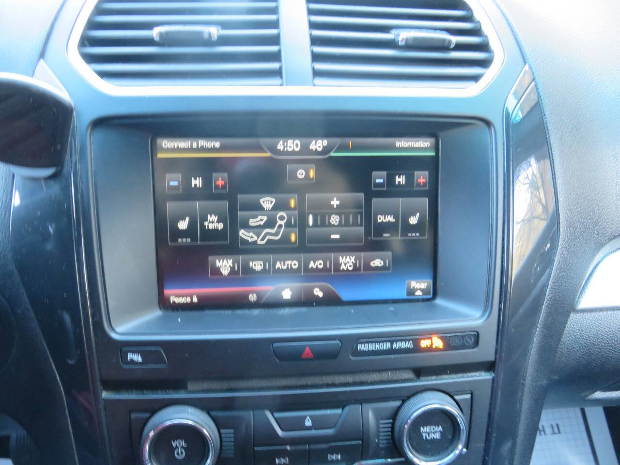 Used 2016 Ford Explorer XLT w/ Equipment Group 202A AWD/4WD image 18