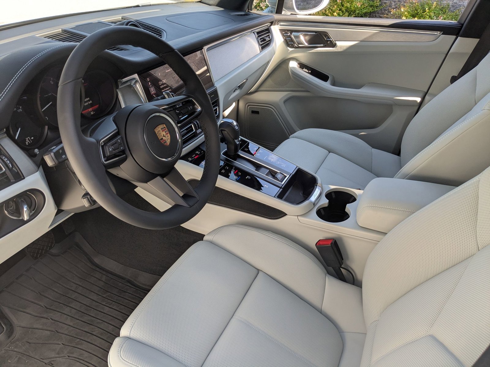 New 2026 Porsche Macan image 4