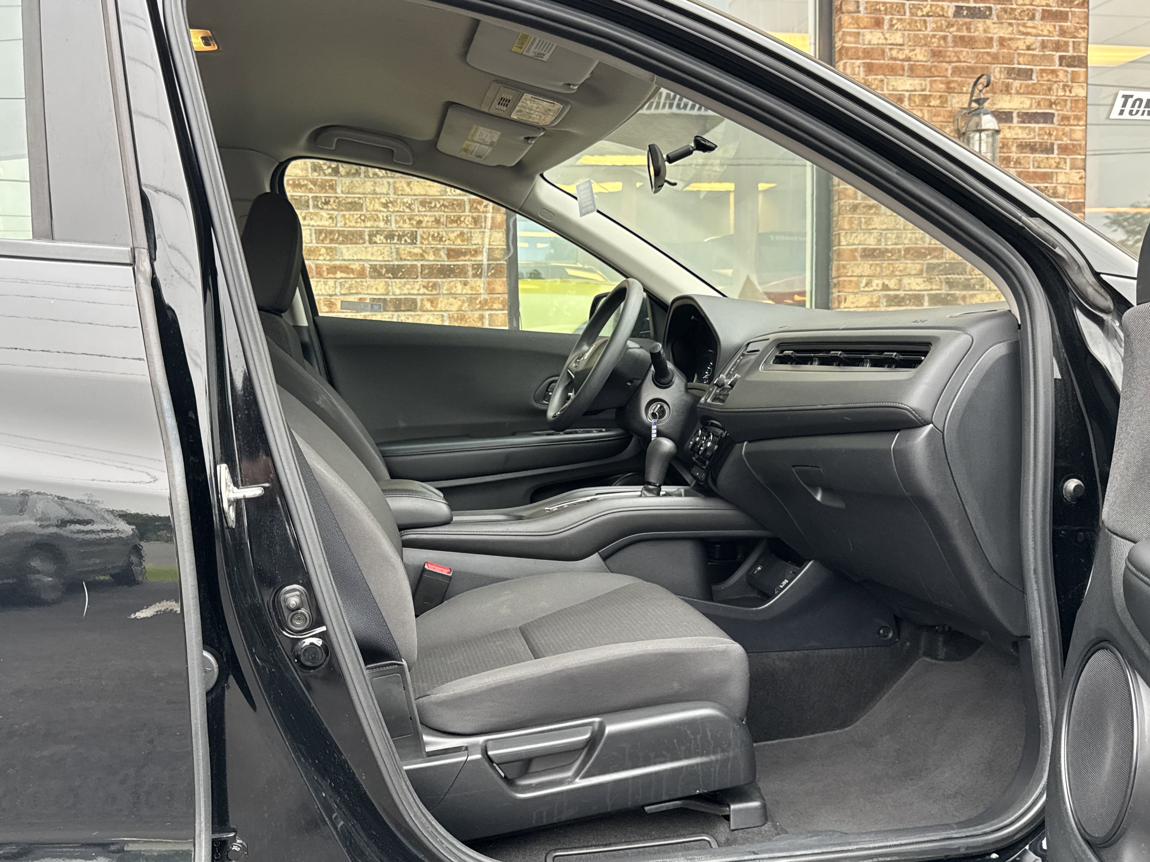 Used 2019 Honda HR-V LX image 11