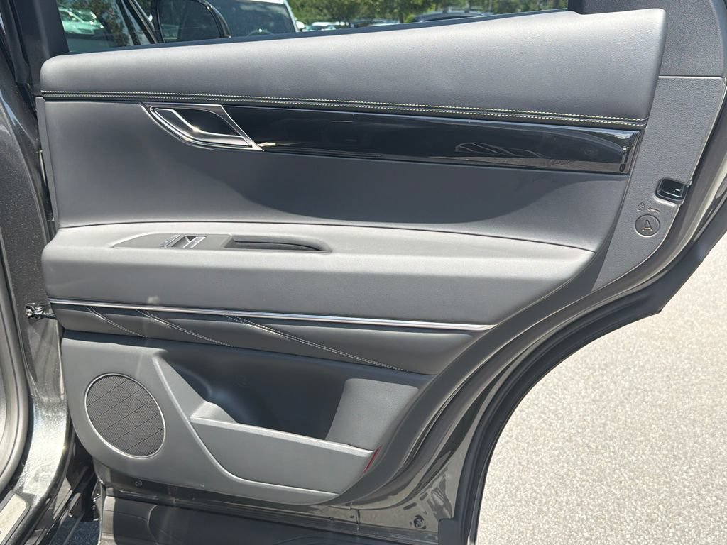 New 2027 Genesis GV80 2.5T AWD/4WD image 17