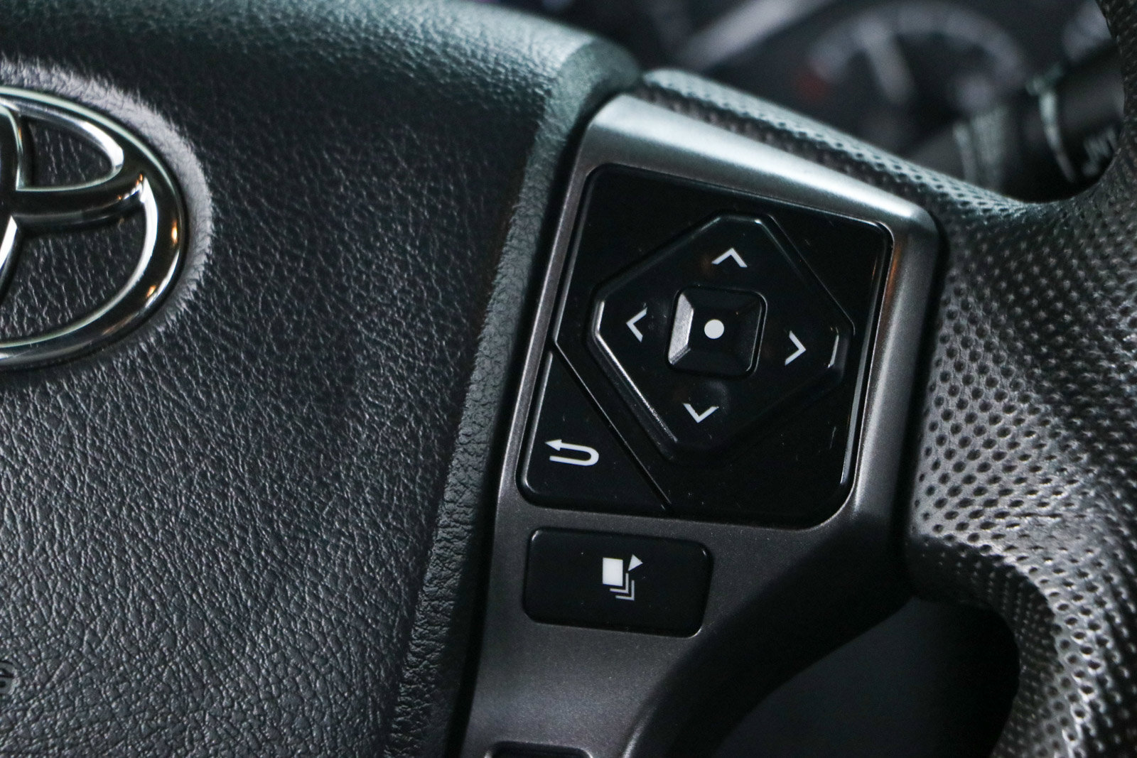 Used 2022 Toyota Tacoma TRD Sport w/ Technology Package AWD/4WD image 15