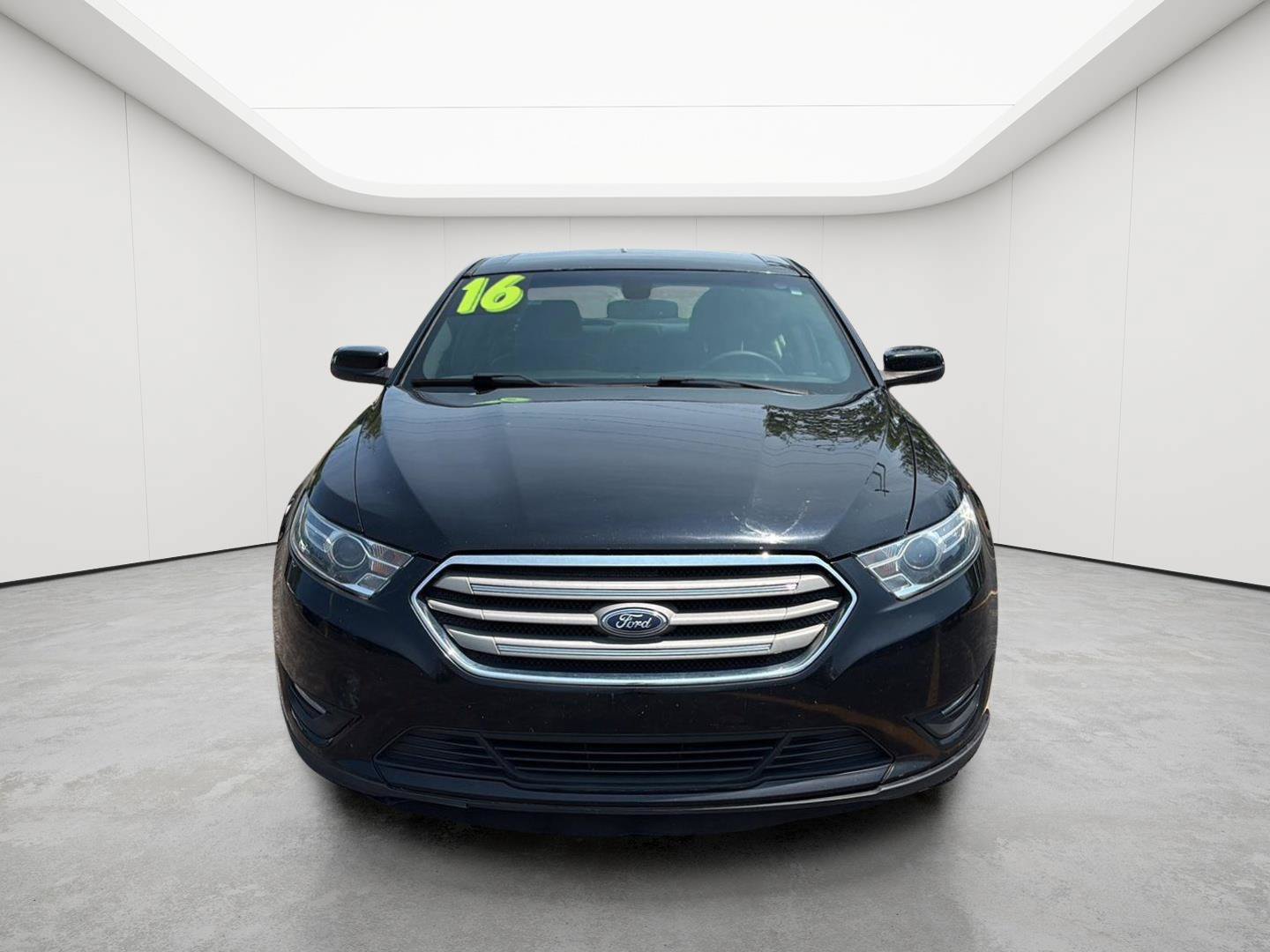 Used 2016 Ford Taurus SEL FWD image 2