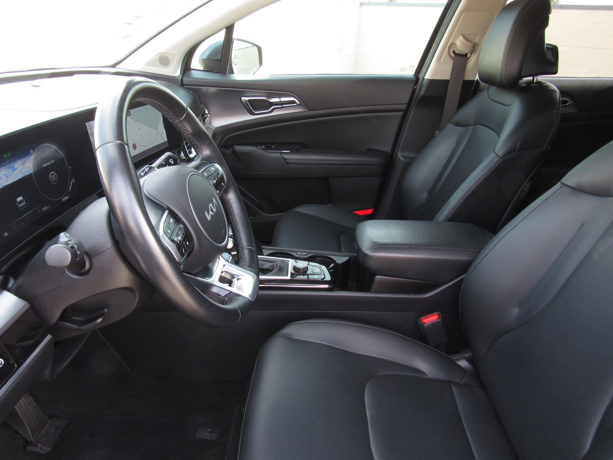 Used 2024 Kia Sportage SX image 17